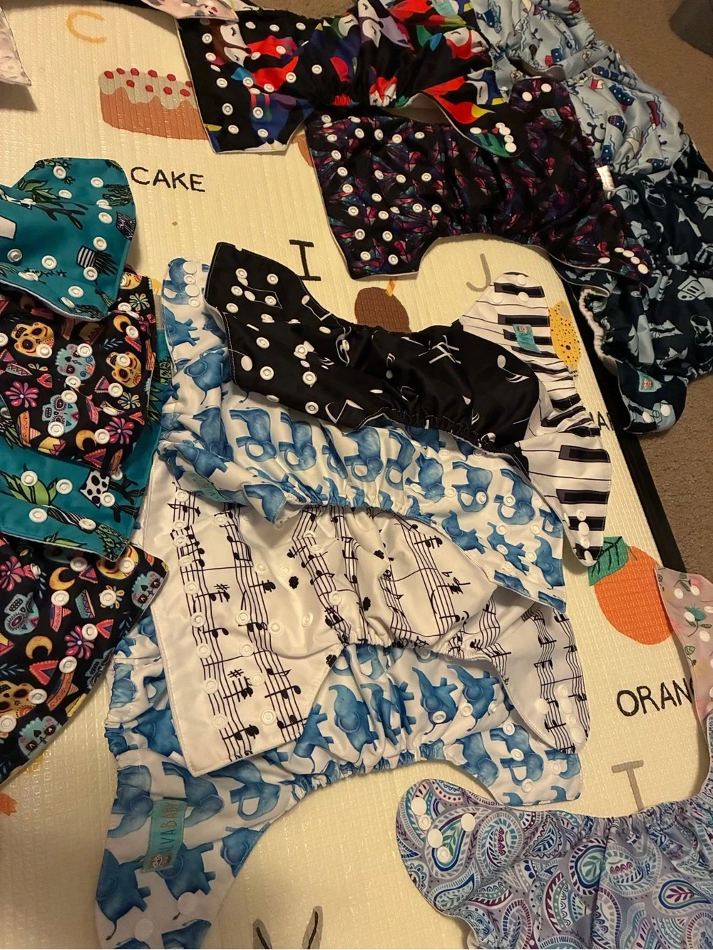 22 CLOTH DIAPERS ! Like new !